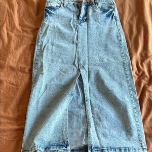 Celebrity Pink Light Wash Denim Midi Skirt | Frayed Hem | Size 3/26